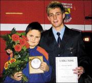Stolz auf die Auszeichnung: Der zehnjhrige Dennis Graudenz (l.) und Jugendwart Florian Weidt. OZ-Foto: Anett Jonuschat  - OZ: Fnf Oscars verliehen