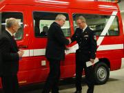 Udo Gutschke bedankt sich fr die gute Zusammenarbeit mit der Feuerwehr - bergabe ELW 1