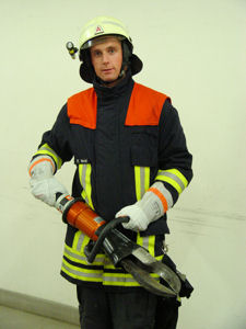 komplett angelegte Feuerwehrschutzausrüstung für den Technische Hilfeleistung Einsatz