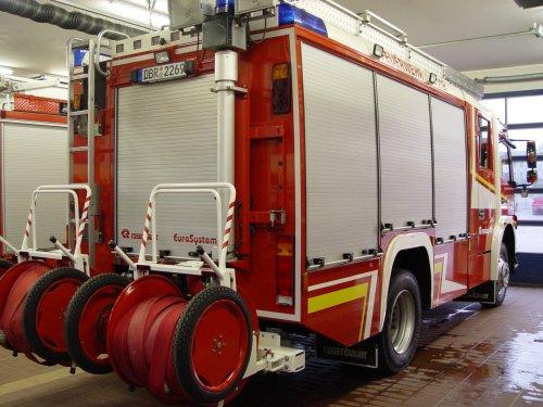 bei der Besichtigung des neuen HLF 20/16 der Feuerwehr Khlungsborn, Florian 04/44-2 - 6 neue Truppmnner [Bilder-Update]