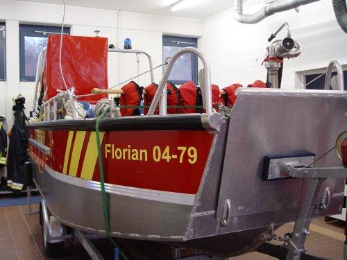 das neue Feuerwehrboot, Florian 04/79 - 6 neue Truppmnner [Bilder-Update]