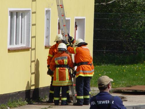 beim Leiteraufbau - 6 neue Truppmnner