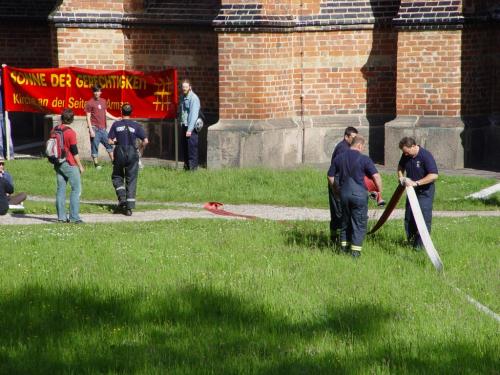 Aufbau einer Trockenleitung bis zum Eingangsbereich - 6000 Kerzen im Mnster