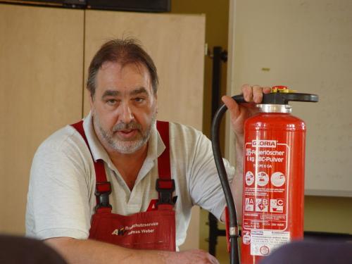 Herr Andreas Weber von der Firma AW Brandschutzservice - Ausbildung Feuerlöscher durchgeführt