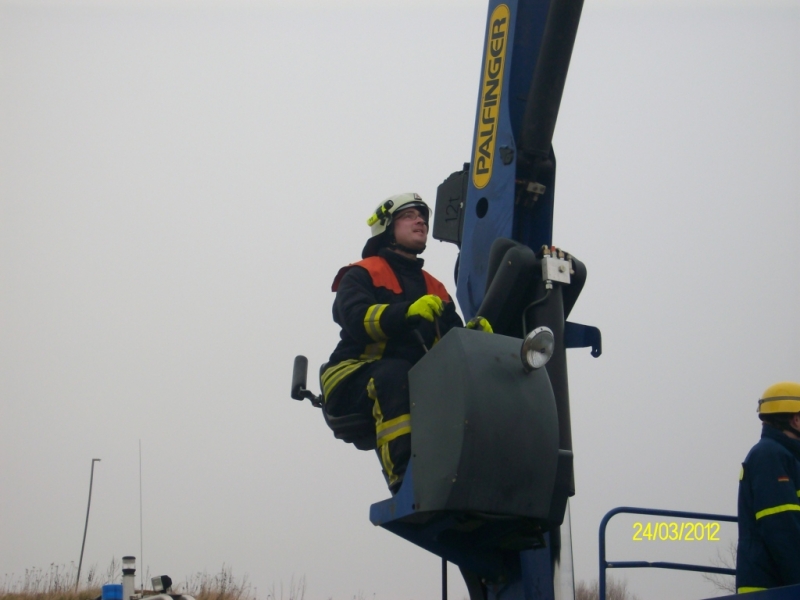 FEUERWERK  Gemeinsames Ausbildungswochenende in Kgsdorf