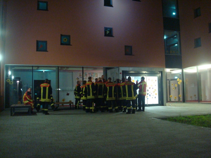 Besichtigung Feuerwehrschlsseldepot - OTS Lessing-Grundschule
