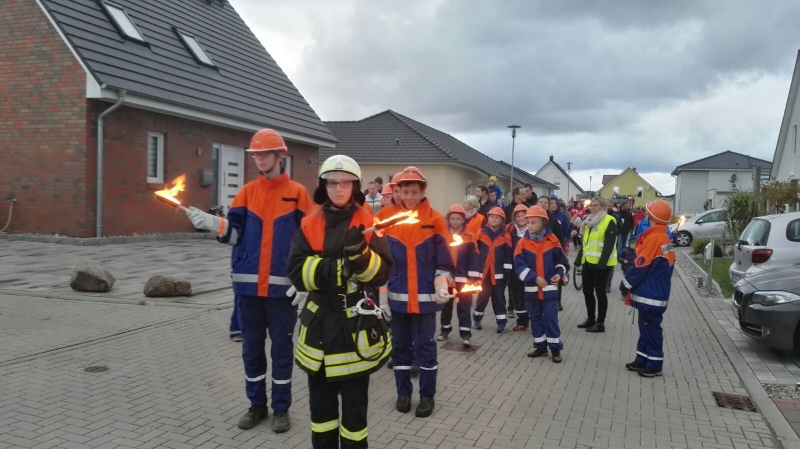 Jugend untersttzt Laternenumzug