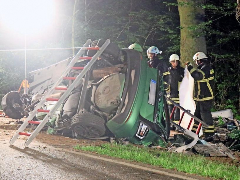 (c) Andreas Meyer, Bei einem Verkehrsunfall auf der Kreisstrae 6 zwischen Retschow und Reinshagen ist ein Mann ums Leben gekommen. - OZ: 20-Jhriger stirbt bei Unfall nahe Bad Doberan