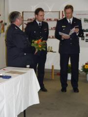Ebenfalls die Ehrennadel in Silber des Landesfeuerwehrverbandes erhielt Maik Meyer - Jahreshauptversammlung 2006