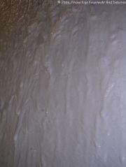 Der trockene Schaum bleibt sogar auf einer senkrechten gefliesten Wand erstaunlich gut kleben - Ziegler Vorfhrfahrzeug zu Besuch